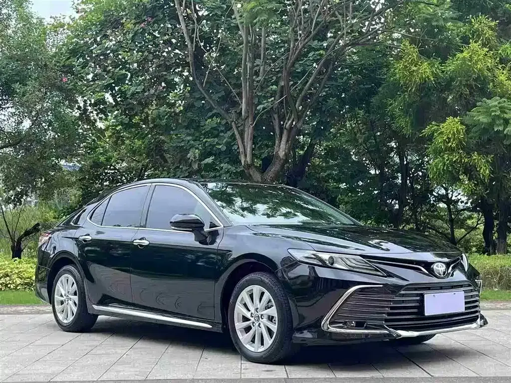 Toyota Camry — фото 3