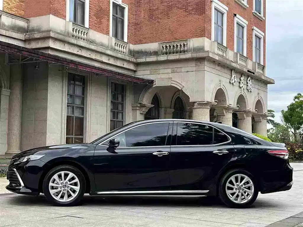 Toyota Camry — фото 4
