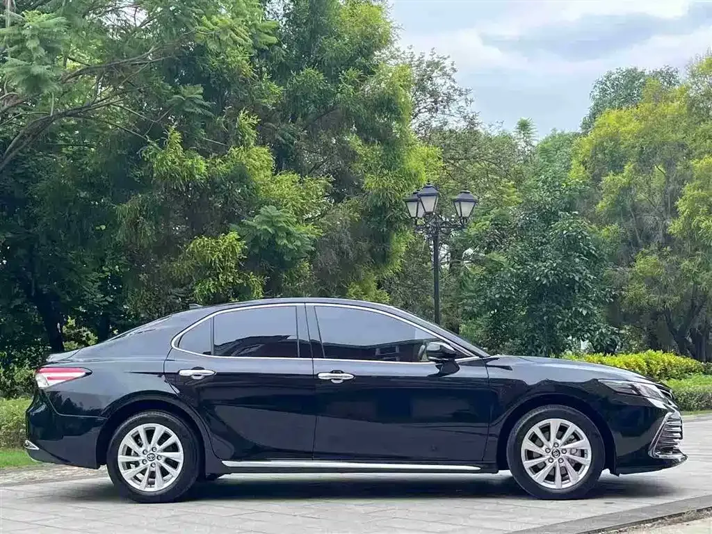 Toyota Camry — фото 5