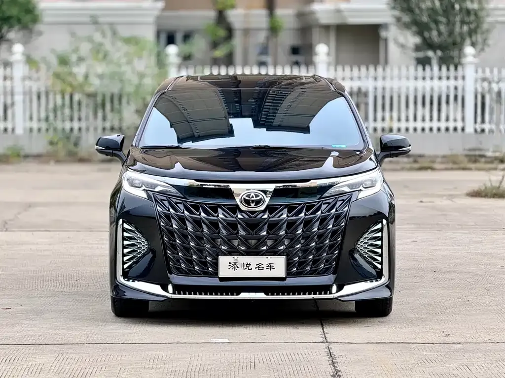 Toyota Sienna — фото 1