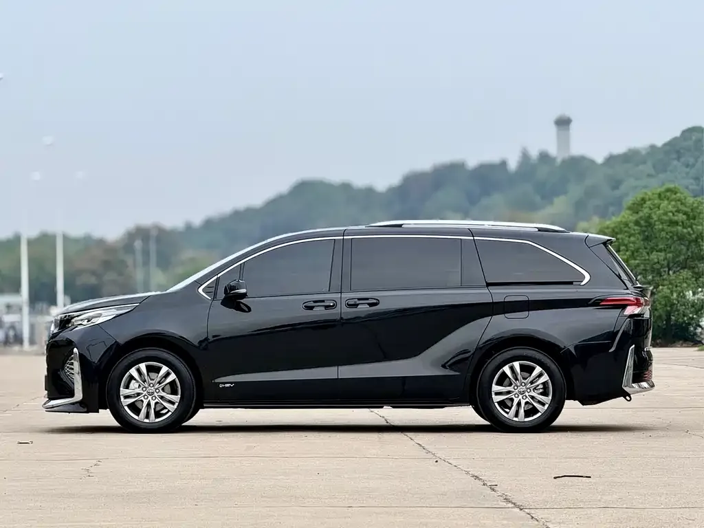 Toyota Sienna — фото 5