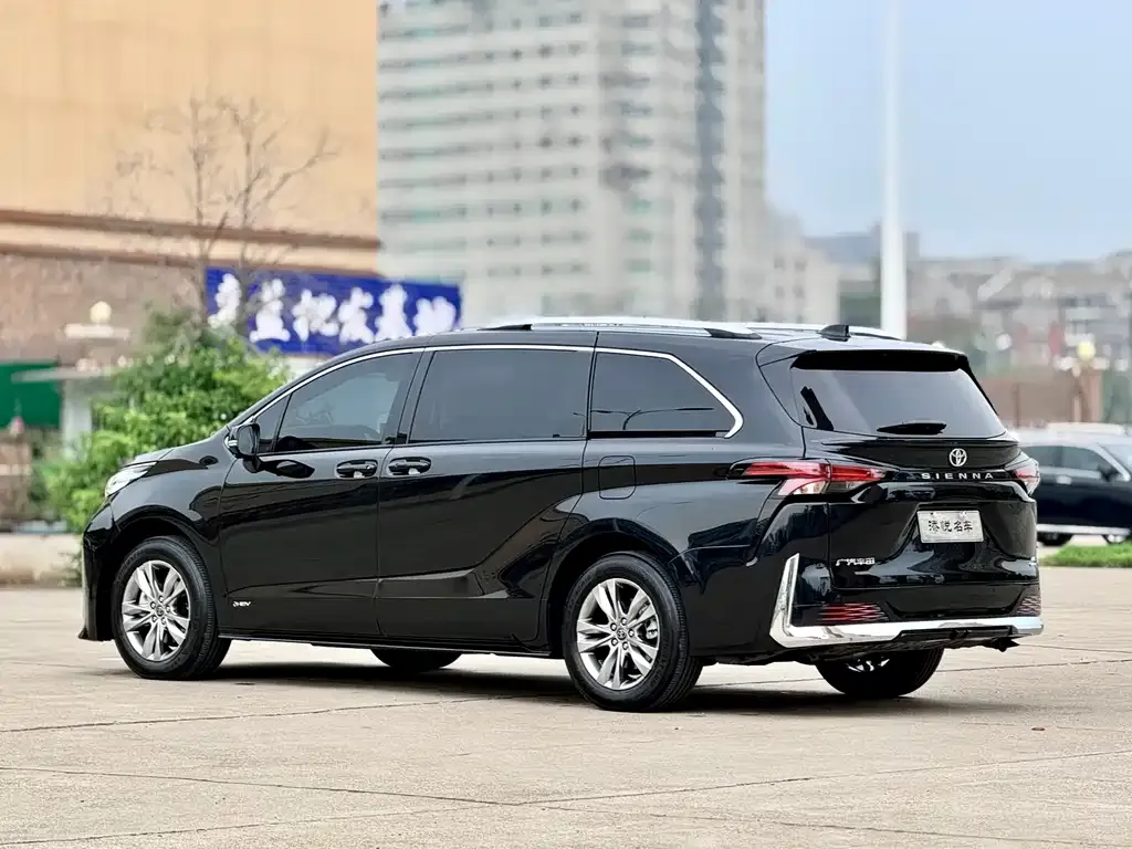 Toyota Sienna — фото 6
