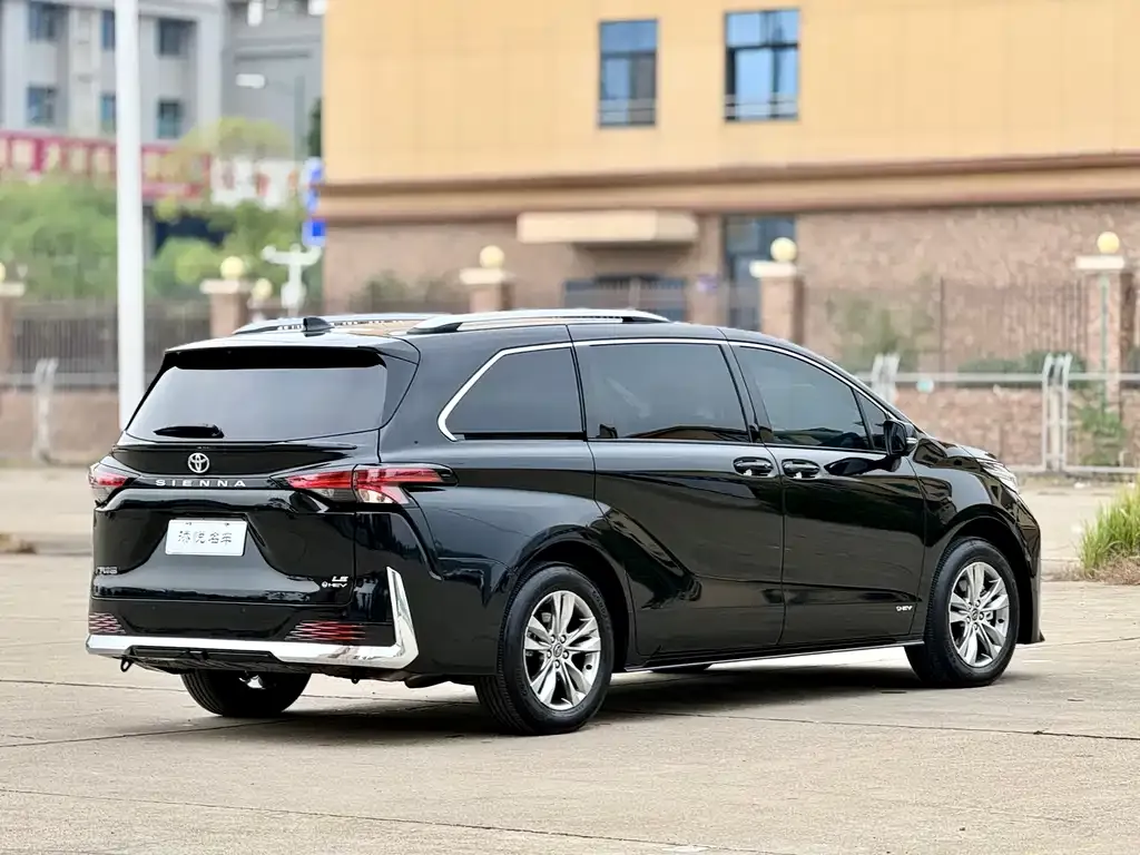Toyota Sienna — фото 8