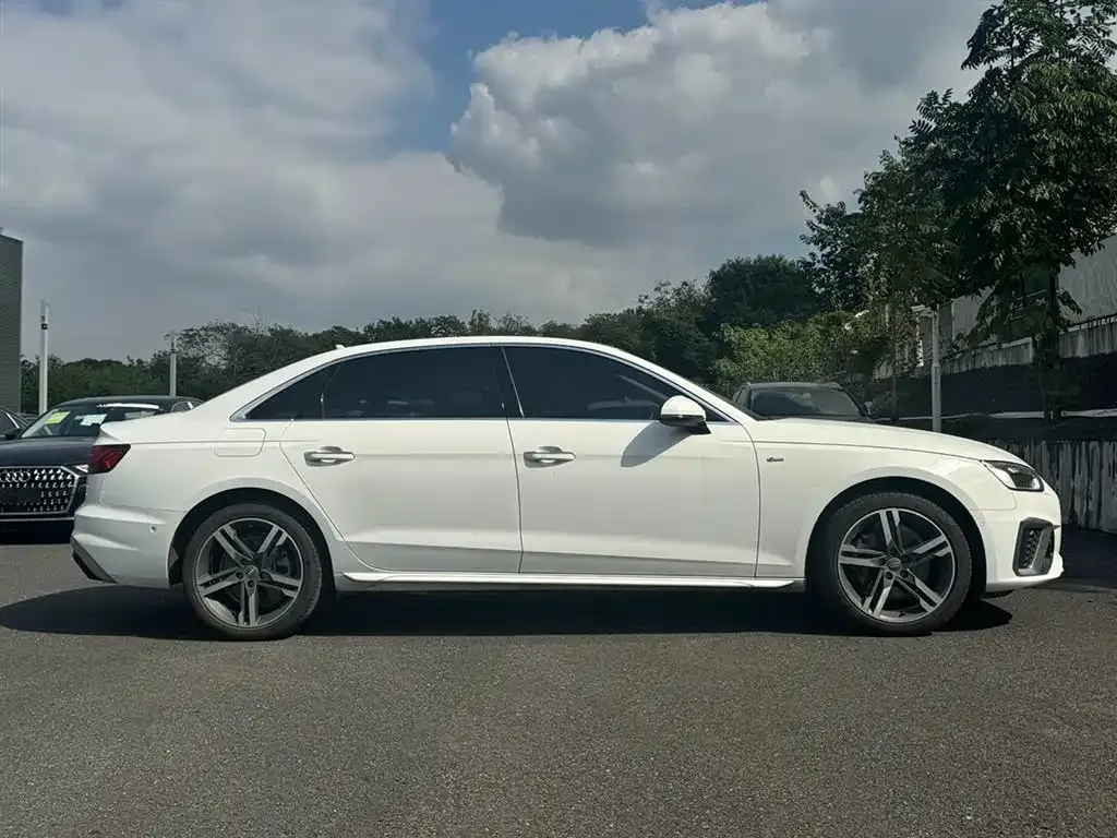 Audi A4L 2021 из CN, фото 4