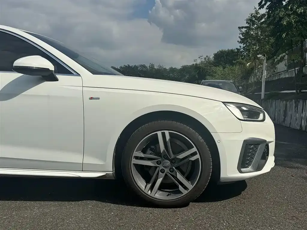 Audi A4L 2021 из CN, фото 5