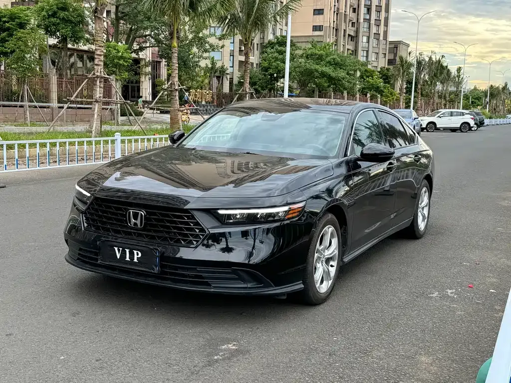 Honda Accord — фото 1