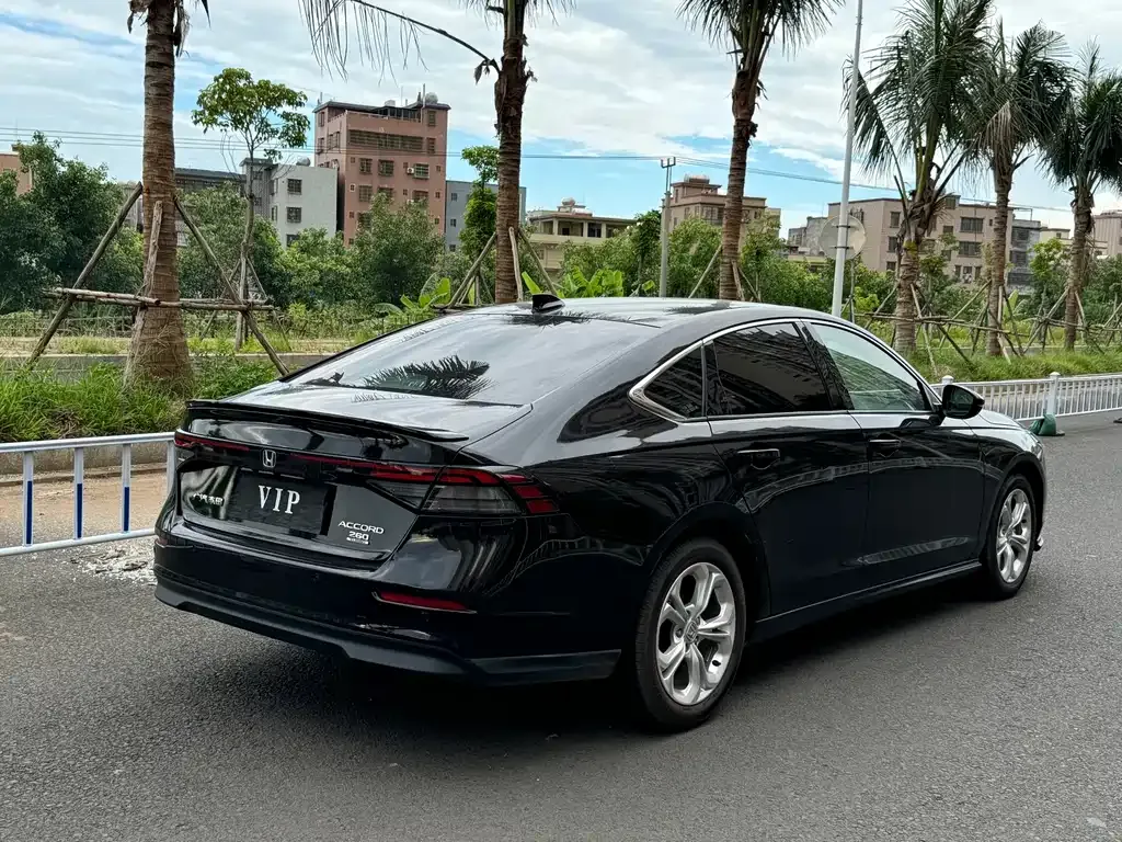 Honda Accord — фото 7