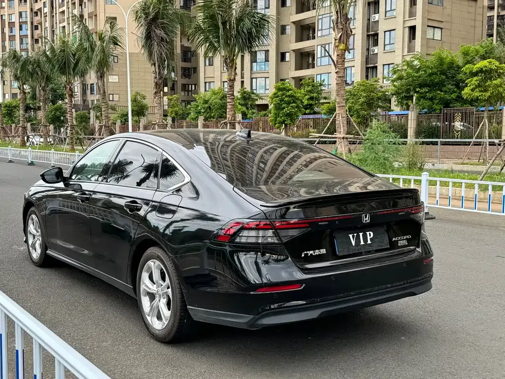 Honda Accord — фото 9