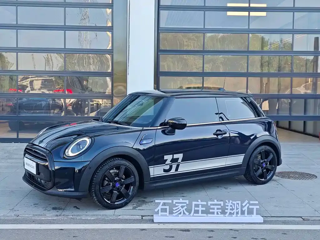 MINI Cooper (3-door) 2024 из CN, фото 1