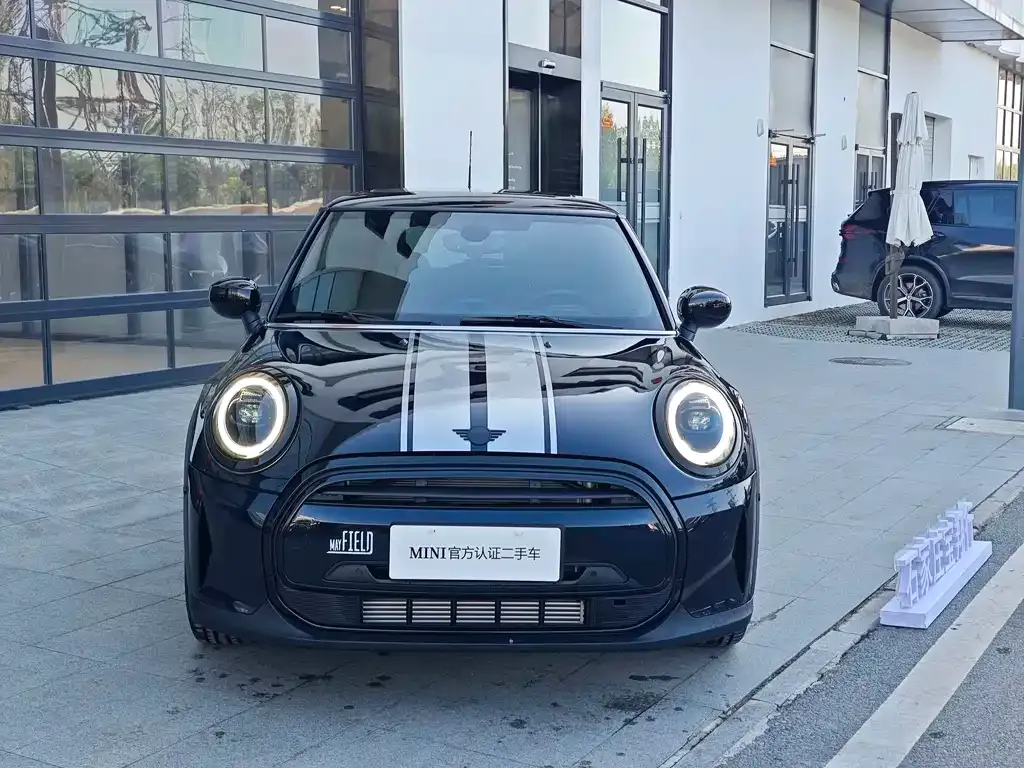 MINI Cooper (3-door) 2024 из CN, фото 2
