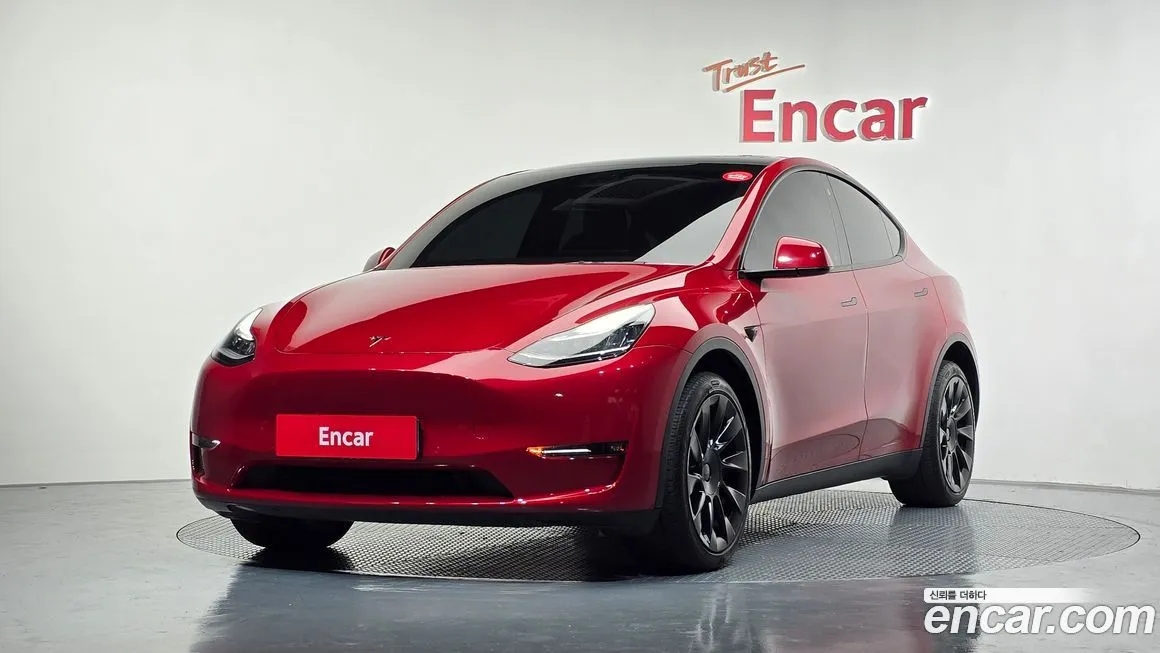 Tesla Model Y — фото 1
