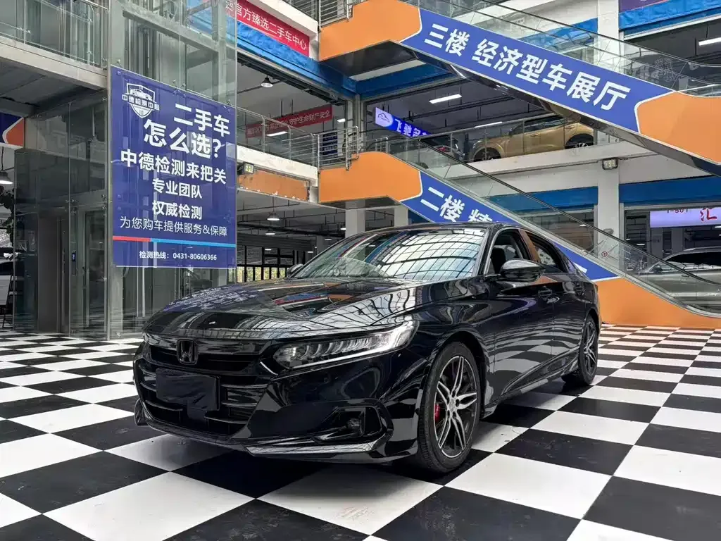 Honda Accord — фото 1