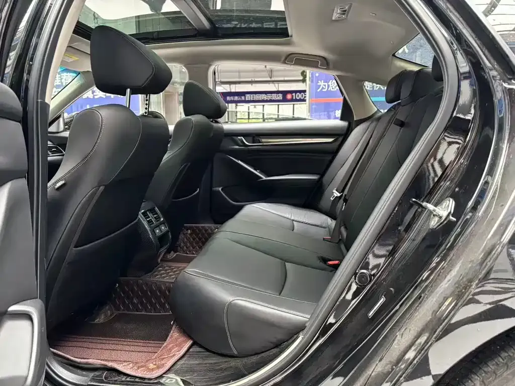 Honda Accord — фото 10
