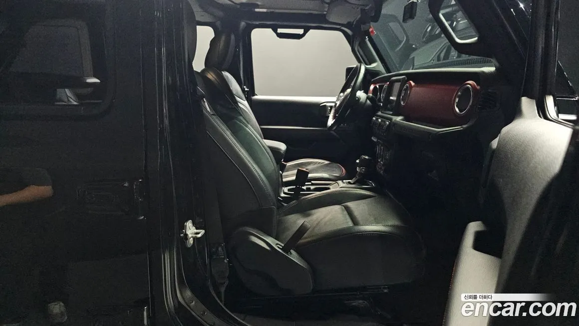 Jeep Wrangler — фото 10