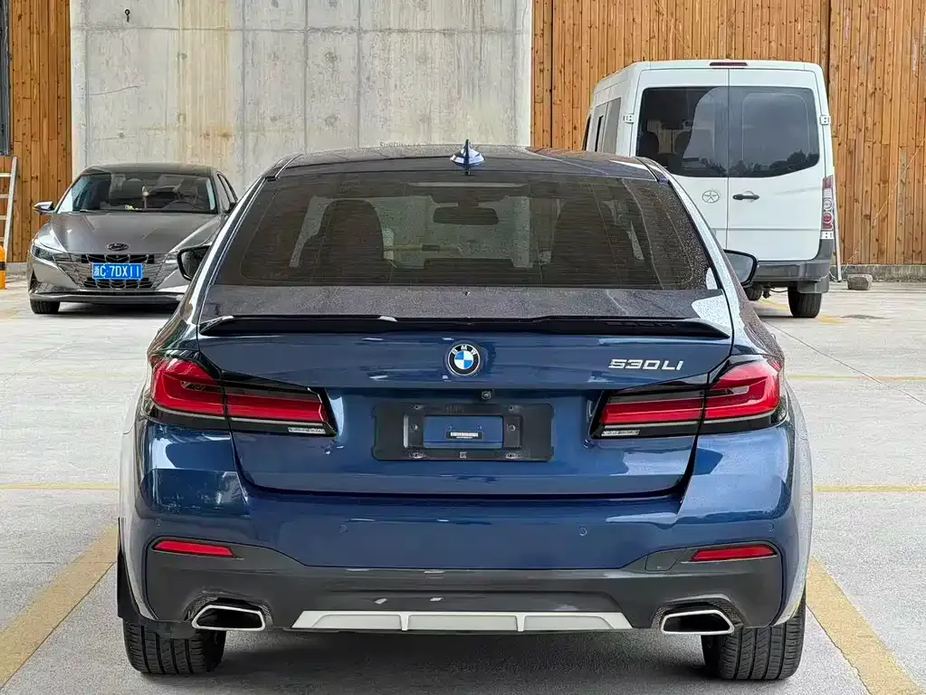 BMW 5 Series — фото 5