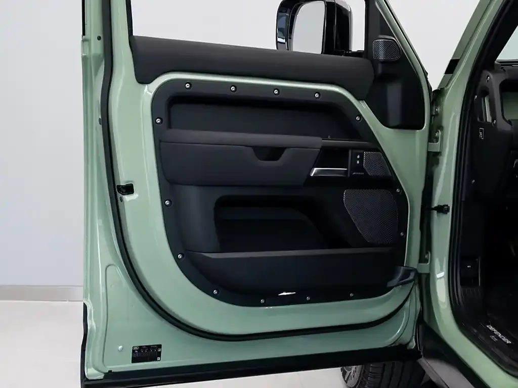 Land Rover Defender — фото 6