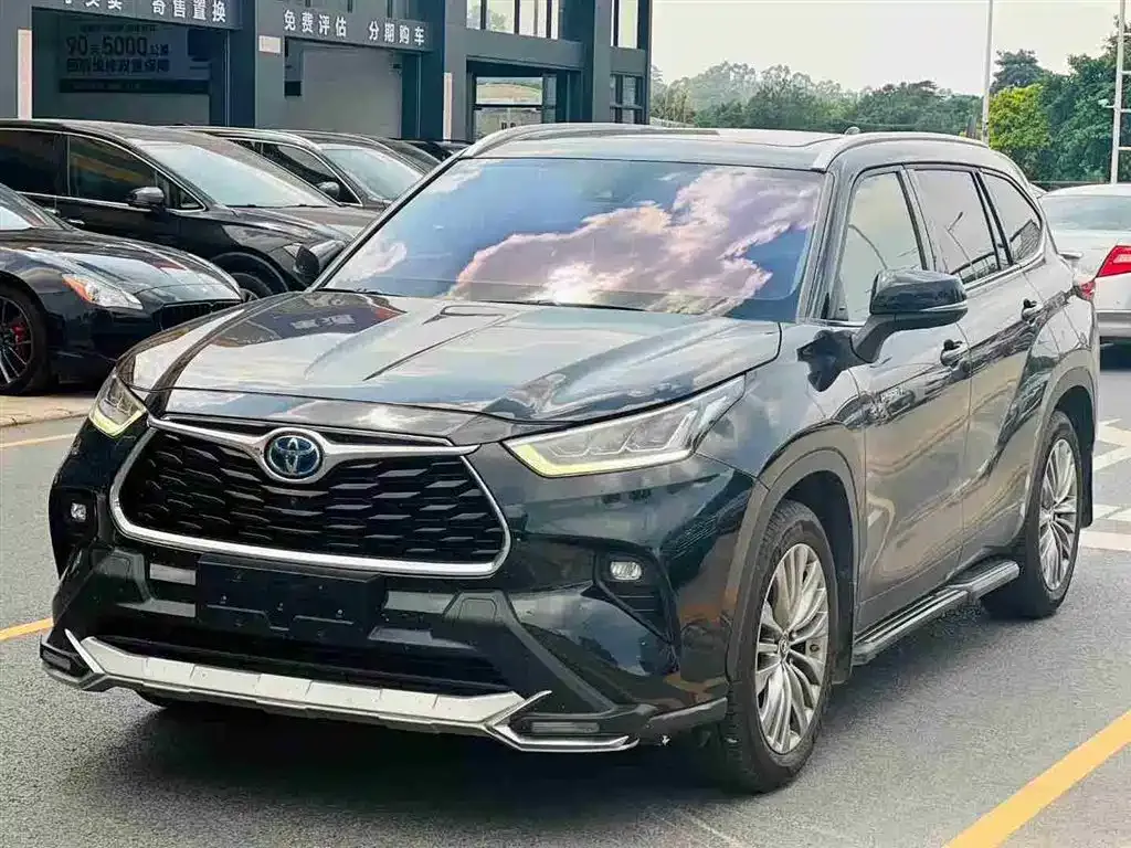Toyota Highlander — фото 1