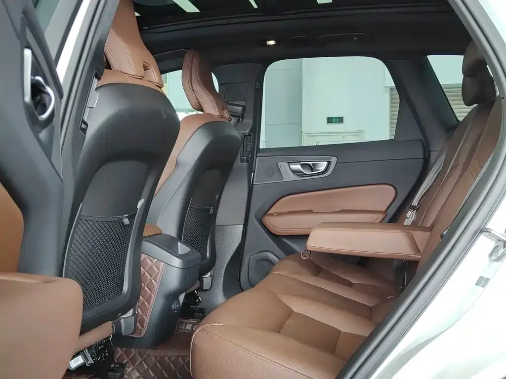 Volvo XC60 2024 из CN, фото 5