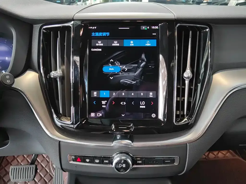 Volvo XC60 2024 из CN, фото 8