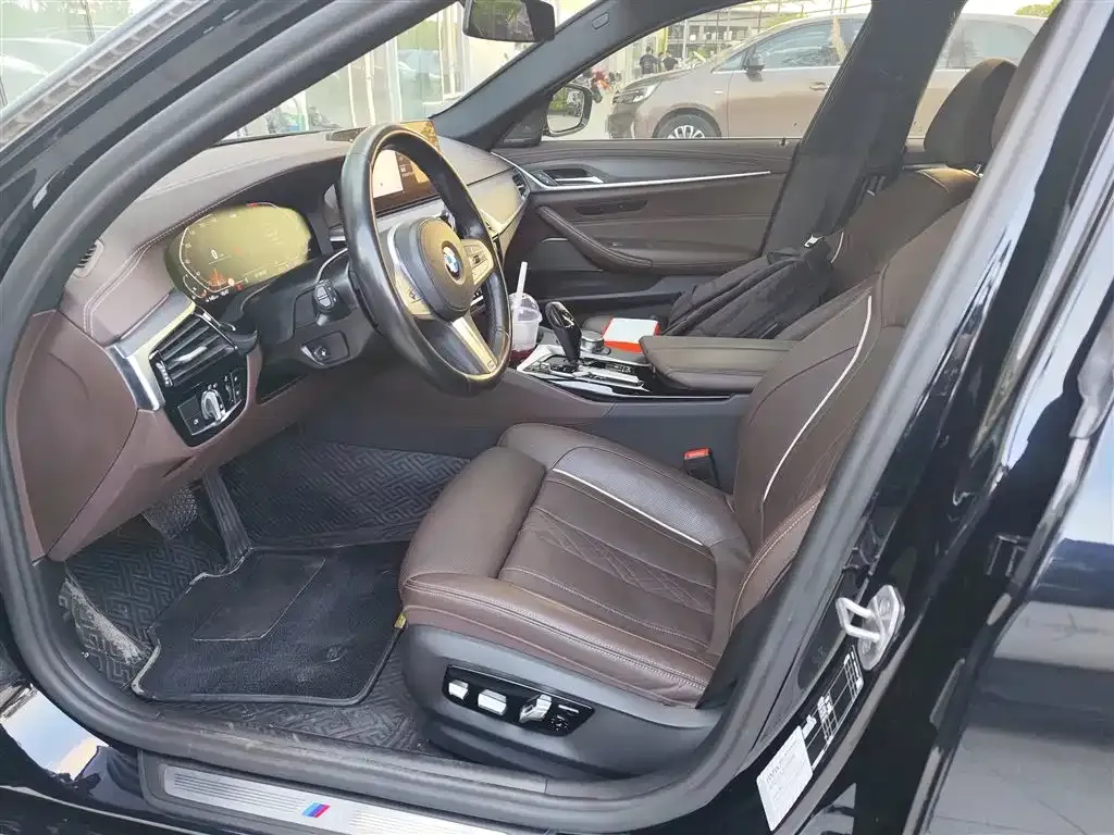 BMW 5 Series 2023 из CN, фото 4