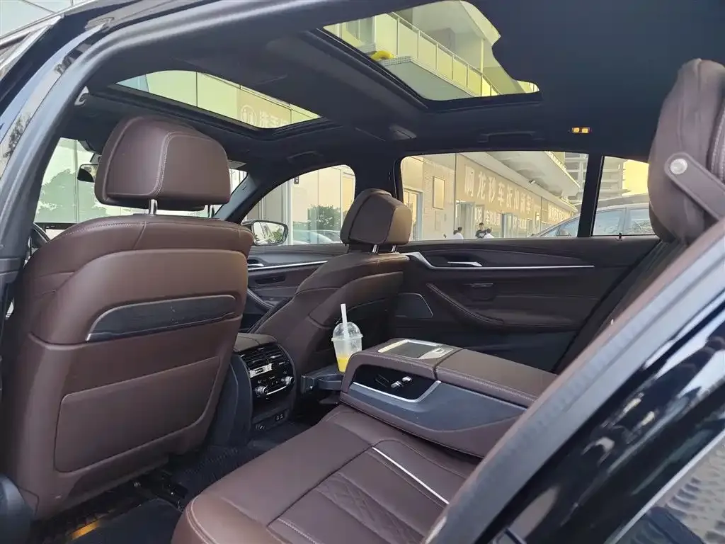 BMW 5 Series 2023 из CN, фото 5