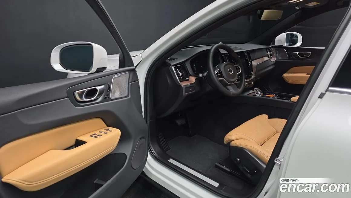 Volvo XC60 — фото 10