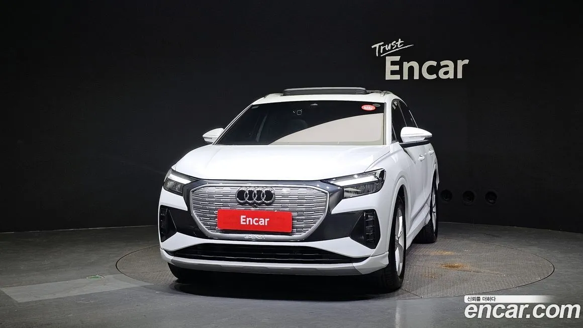 Audi Q4 e-tron — фото 3