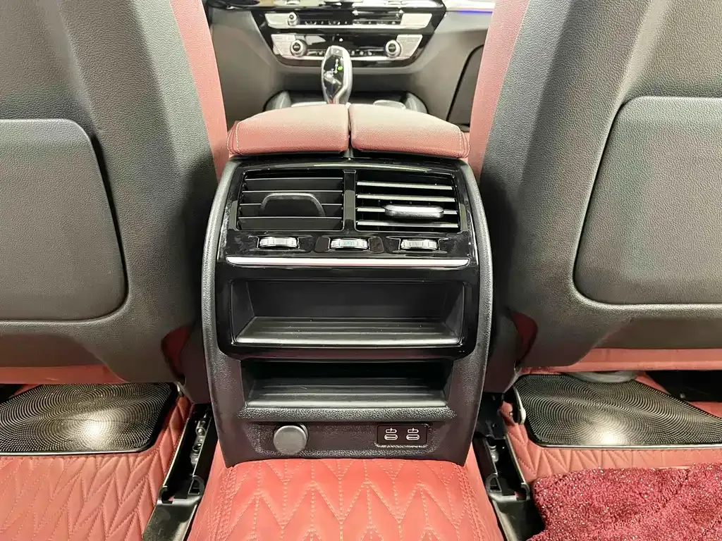 BMW 5 Series 2023 из CN, фото 10