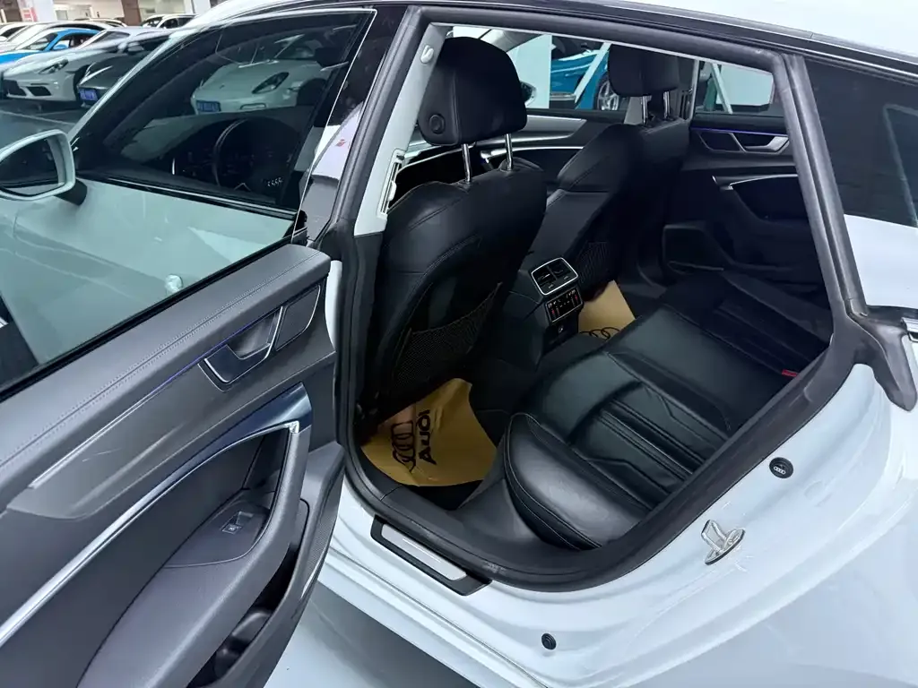Audi A7 2022 из CN, фото 7