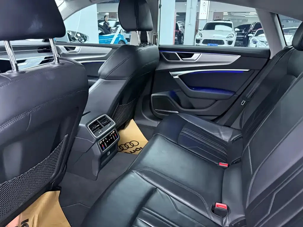 Audi A7 2022 из CN, фото 8