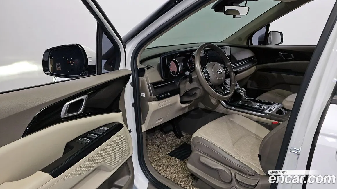 Kia Carnival — фото 10