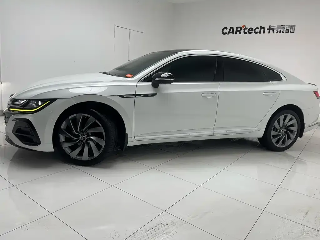Volkswagen CC 2023 из CN, фото 2