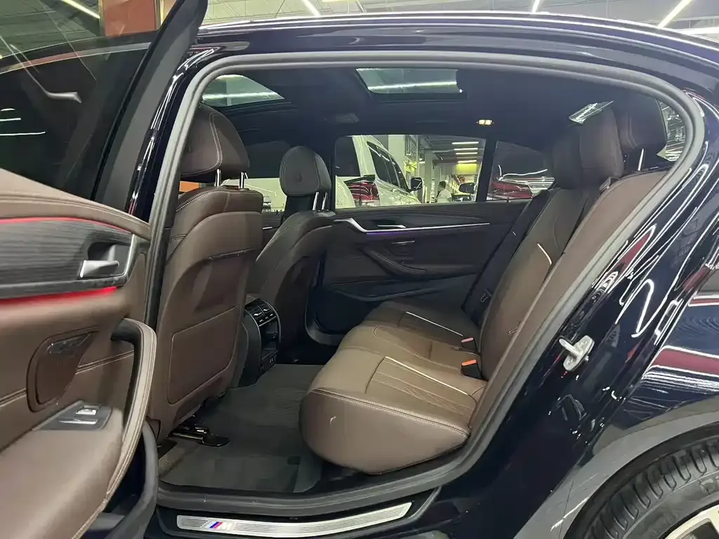 BMW 5 Series 2022 из CN, фото 6