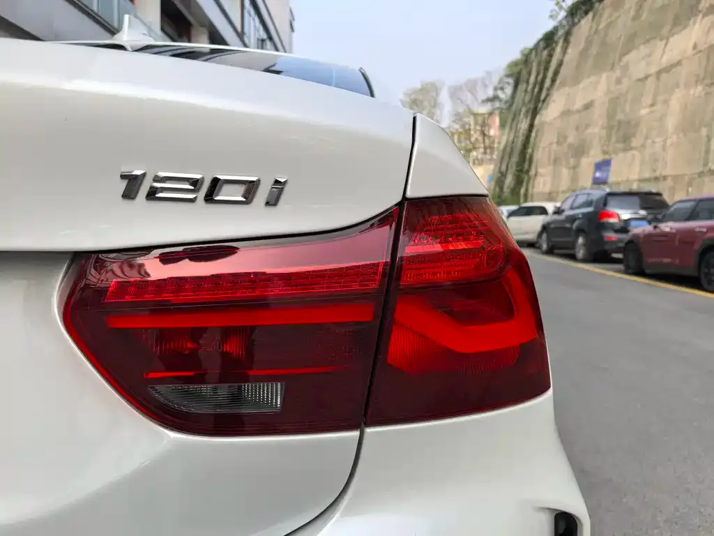 BMW 1 Series 2023 из CN, фото 10