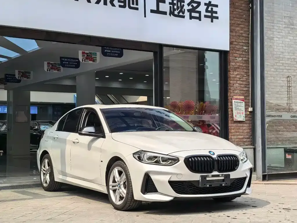 BMW 1 Series 2023 из CN, фото 3