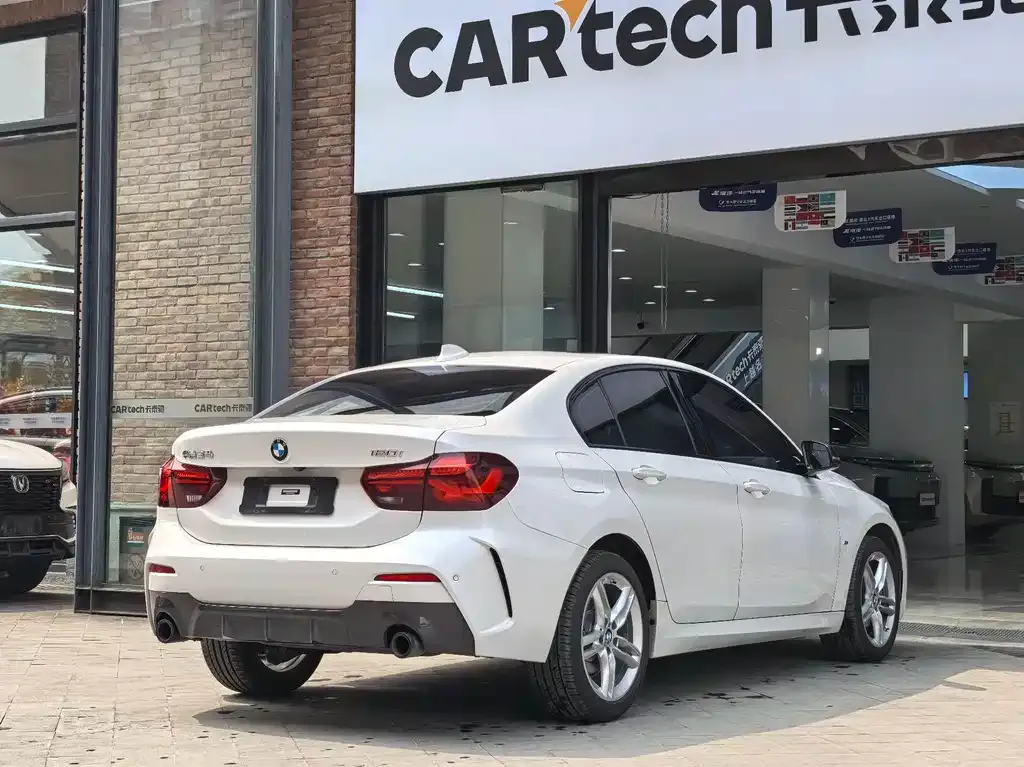 BMW 1 Series 2023 из CN, фото 8
