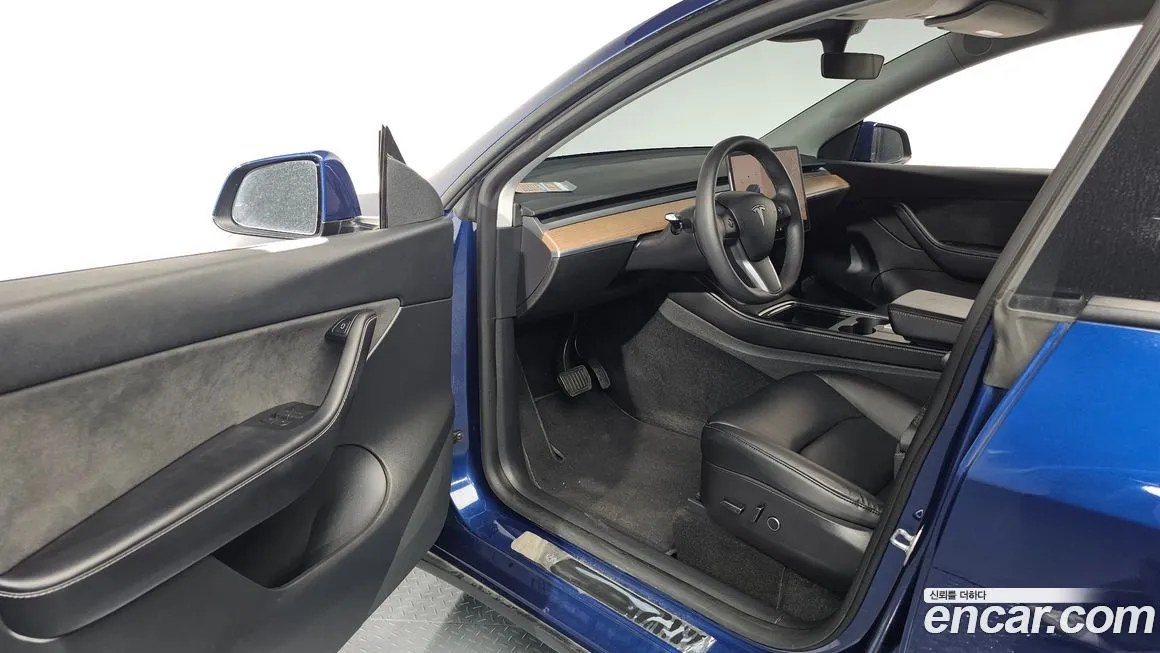 Tesla Model Y — фото 10