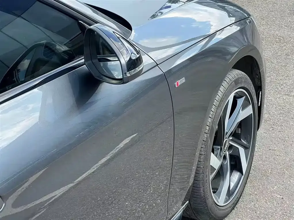 Audi A4L 2023 из CN, фото 10