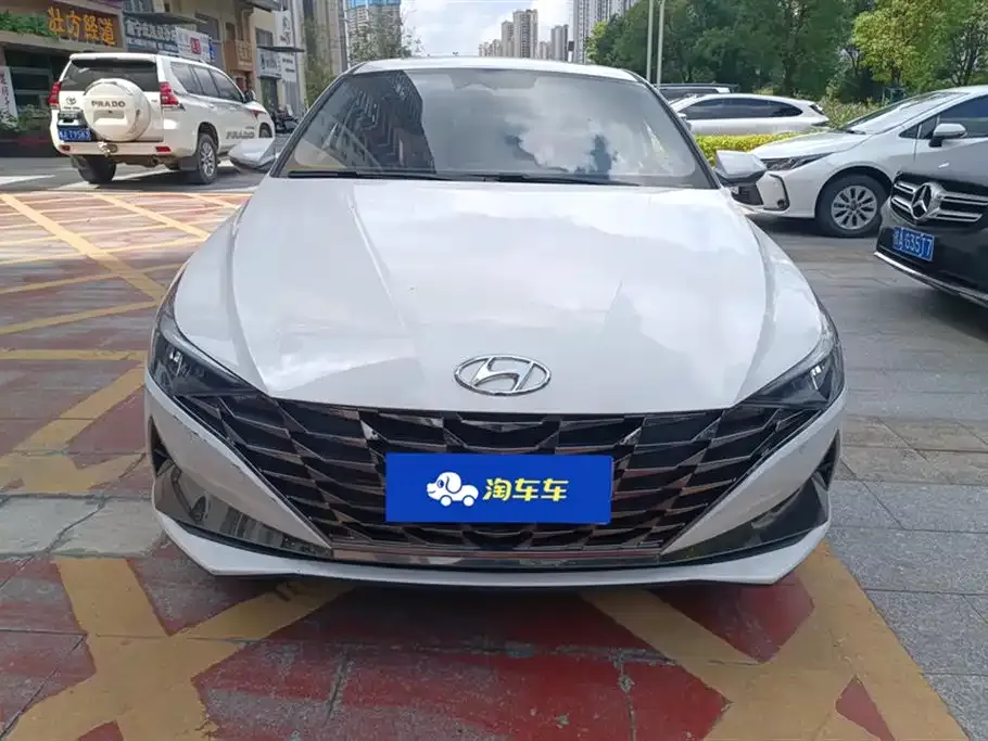 Hyundai Elantra — фото 2