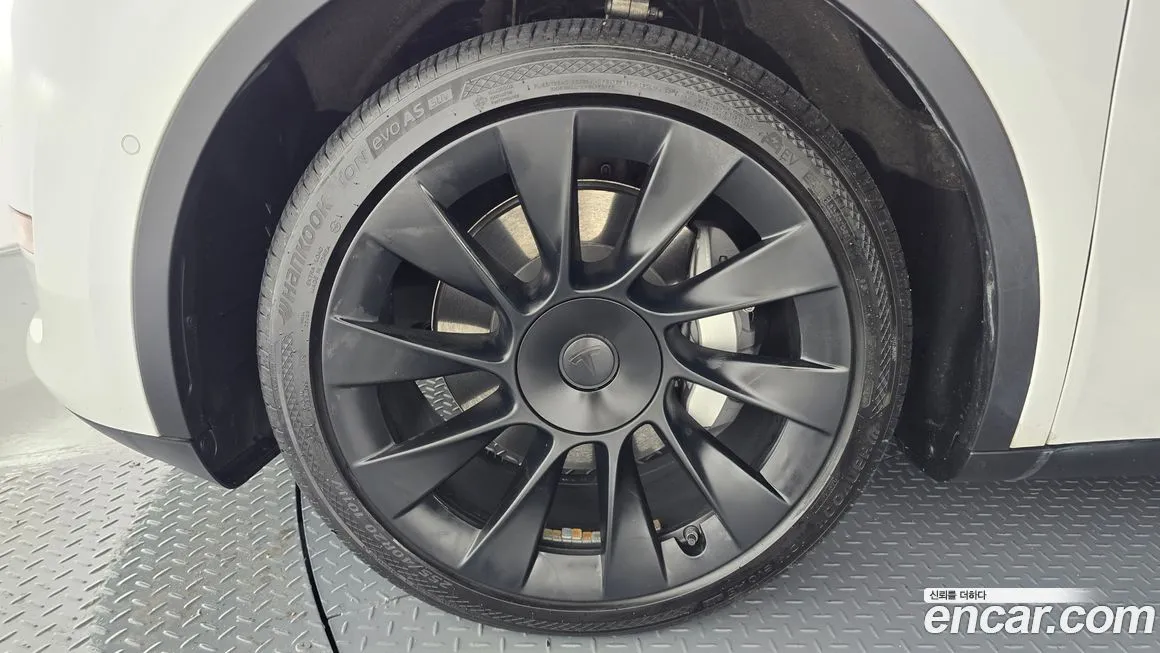 Tesla Model Y — фото 5