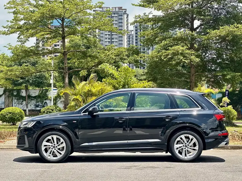 Audi Q7 2024 из CN, фото 4