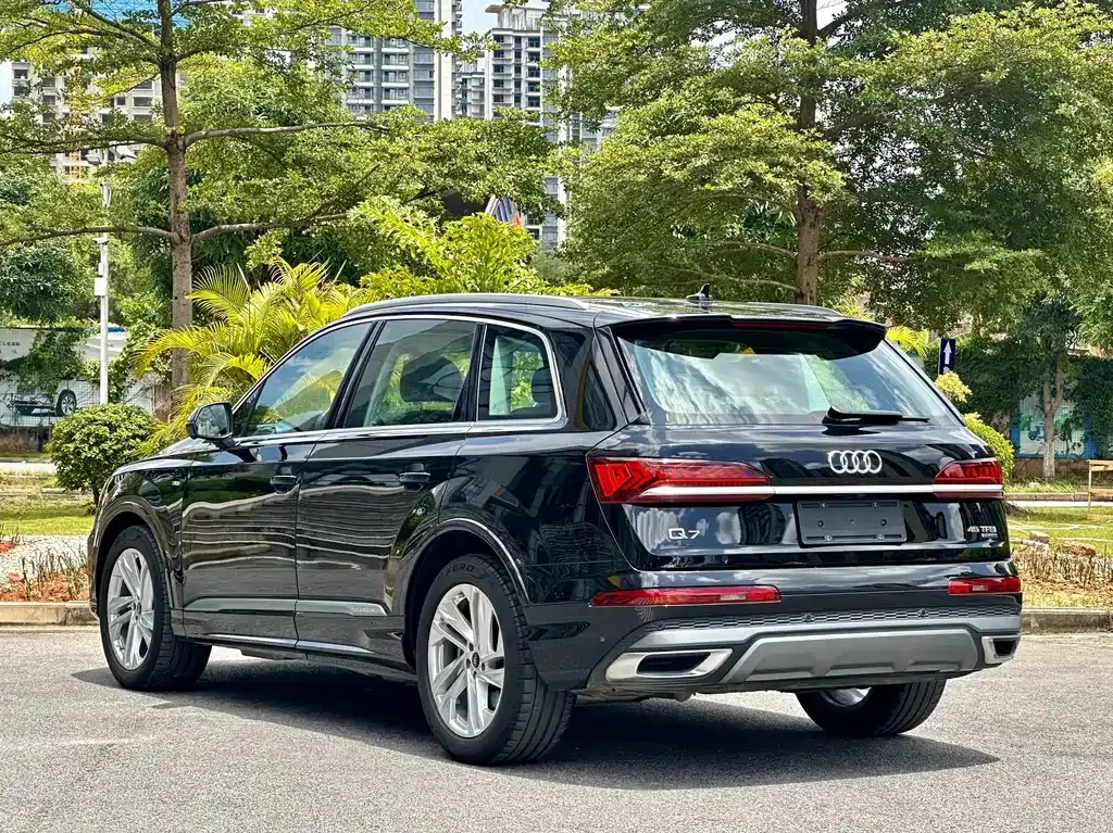 Audi Q7 2024 из CN, фото 5