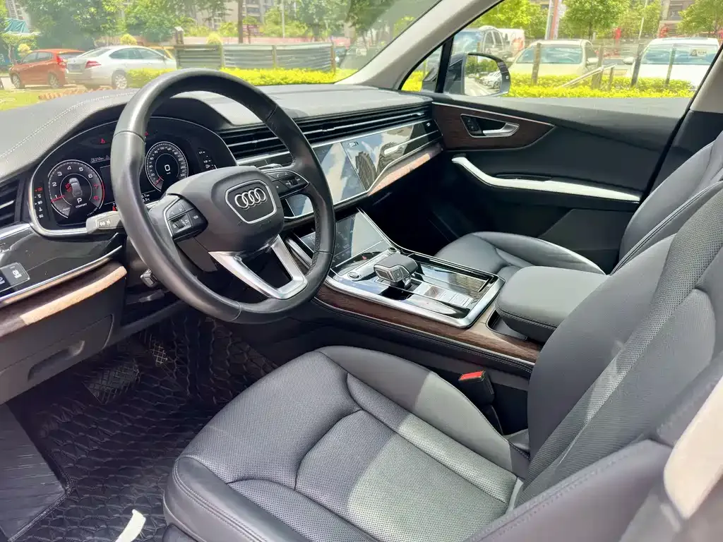 Audi Q7 2024 из CN, фото 9