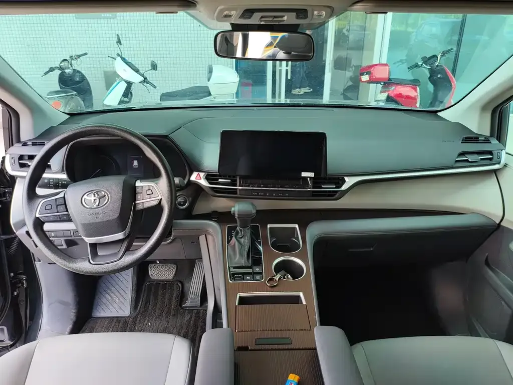 Toyota Granvia 2025 из CN, фото 7