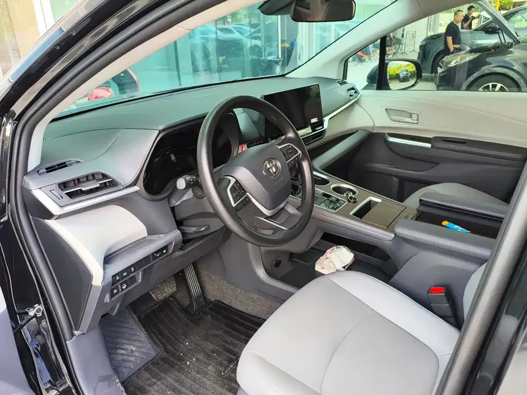 Toyota Granvia 2025 из CN, фото 8