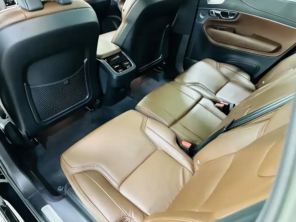 Volvo XC90 2023 из CN, фото 8