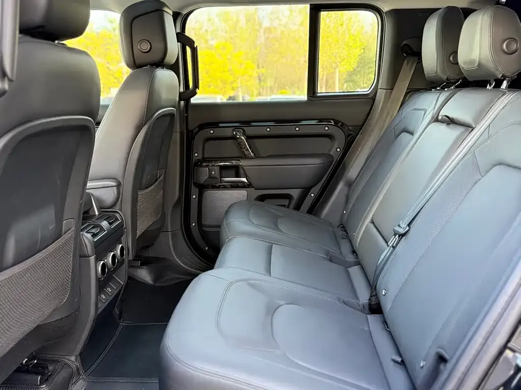 Land Rover Defender 2023 из CN, фото 8