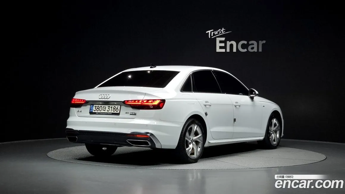 Audi A4 — фото 2