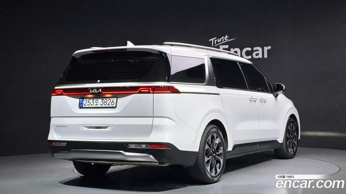 Kia Carnival — фото 2