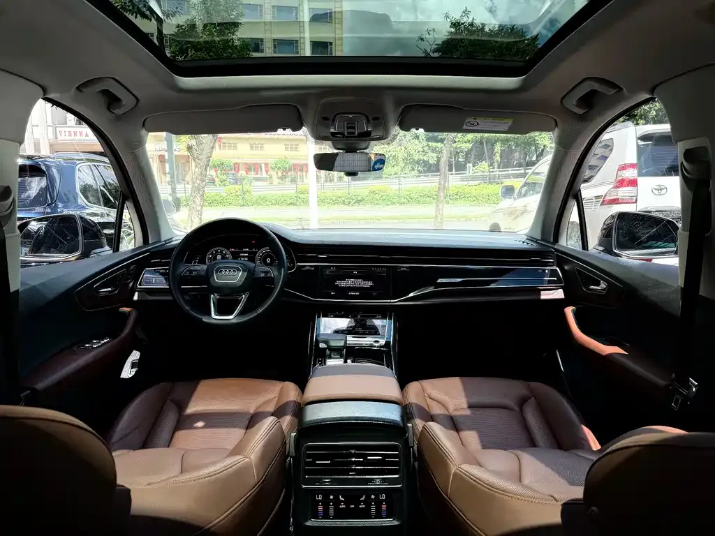 Audi Q7 2022 из CN, фото 10